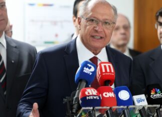 Alckmin diz que governo tentará acordo antes do prazo para tarifaço Alckmin diz que governo tentará acordo antes do prazo para tarifaço