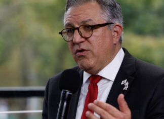 Padilha reafirma que tarifaço não fará Ministério da Saúde retaliar