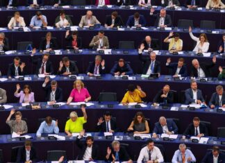 Número de autocracias supera o de democracias no mundo, diz estudo Número de autocracias supera o de democracias no mundo, diz estudo