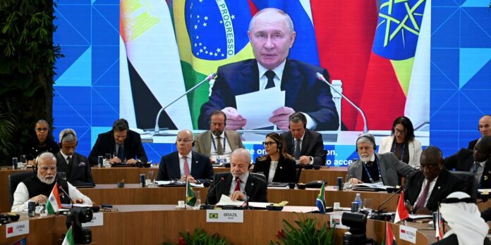 Putin defende Brics como organização-chave com influência em expansão
