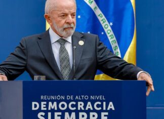 Democracia corre risco como no período nazista, diz Lula Democracia corre risco como no período nazista, diz Lula