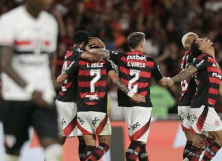 Flamengo vence São Paulo por 2 a 0 no retorno do Brasileiro Flamengo vence São Paulo por 2 a 0 no retorno do Brasileiro