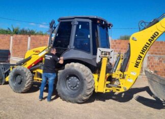 VÍDEO: Retroescavadeira Furtada Em Minas Gerais é Recuperada No Interior Da Bahia