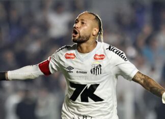 Neymar decide e Santos derrota Flamengo na Vila Belmiro Neymar decide e Santos derrota Flamengo na Vila Belmiro