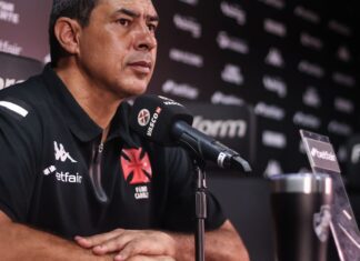 Vitória anuncia contratação do técnico Fabio Carille Vitória anuncia contratação do técnico Fabio Carille