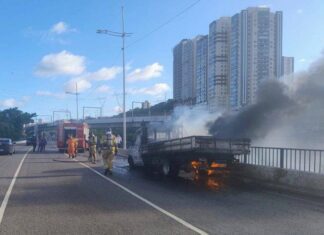 Caminhão Pega Fogo Na Avenida Bonocô, Próximo Ao Shopping Bela Vista