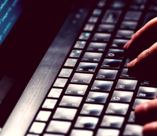 Homem acusado de extorquir adolescentes na internet é preso no Rio