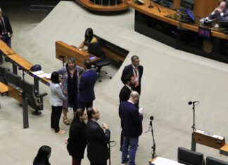 Câmara vota urgência de projeto que reduz benefícios fiscais federais