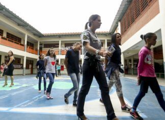 Estudantes se articulam contra o modelo cívico-militar em Minas Gerais