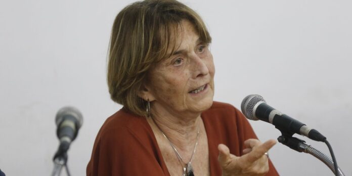 Política brasileira não enxerga ciência como solução, diz pesquisadora
