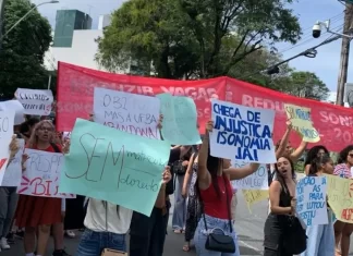 Estudantes Da UFBA Protestam Contra Corte De Vagas Para Migração Dos B.I.