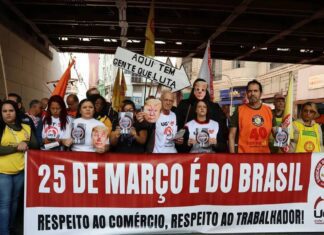 Comerciários Protestam Na 25 De Março Contra Tarifas Dos EUA Contra O Brasil