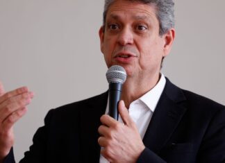 Governo defende justiça tributária e não alta de imposto, diz ministro