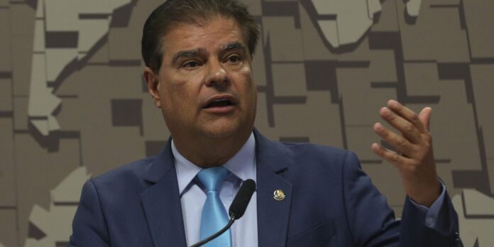 Senadores brasileiros buscam diálogo sobre tarifas impostas por Trump
