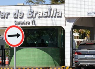 Moraes determina reforço no monitoramento da casa de Bolsonaro