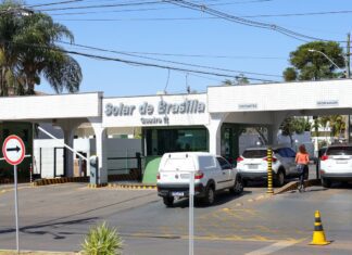 Bolsonaro deixa prisão domiciliar e vai a hospital para exames médicos