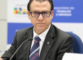 “O mundo não vai acabar”, diz Luiz Marinho sobre tarifaço dos EUA