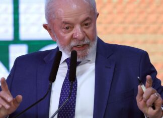 Lula cobra regulamentação de lei sobre economia solidária