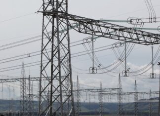 Hitachi anuncia nova fábrica visando data centers e energia renovável