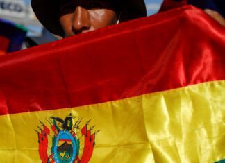 Bolívia: direita lidera pesquisas para presidência após 19 anos Bolívia: direita lidera pesquisas para presidência após 19 anos