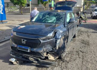 Carro E Moto Colidem Em Cruzamento De Salvador, Deixando Dois Feridos