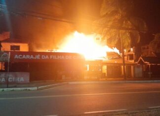 Incêndio Destrói Famoso Quiosque Em Praia Na Bahia