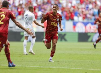 Bahia derrota Santos e ganha força na luta por vaga na Libertadores Bahia derrota Santos e ganha força na luta por vaga na Libertadores