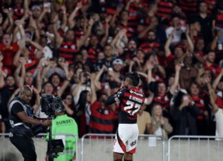 Fla vence e abre vantagem sobre Inter nas oitavas da Libertadores Fla vence e abre vantagem sobre Inter nas oitavas da Libertadores