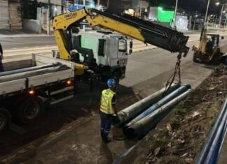 Obra Da Embasa Na Av. ACM Altera Trânsito à Noite Na Av. ACM