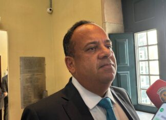 “Ninguém Me Convidou”, Jorge Araújo Alfineta O PP