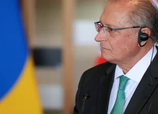 Um Dia Após Tarifaço, Alckmin Se Reúne Com Representante Dos EUA