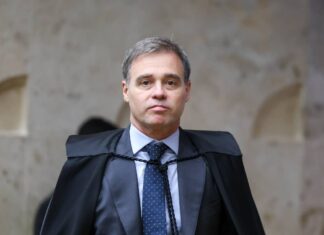 Mendonça Assume Investigação Sobre Descontos Ilegais No INSS