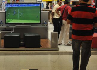 Vendas no comércio recuam 0,1% em junho, 3º mês seguido de queda