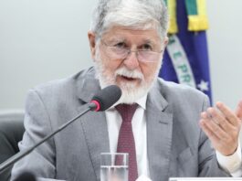 Pretexto para intervenção é inaceitável, diz Celso Amorim Estados Unidos não desejam negociar tarifas, afirma Celso Amorim
