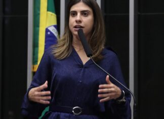 Deputada acusada de agredir Nikolas não entra em lista de denunciados