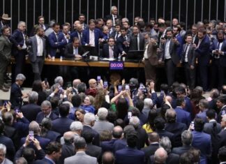 Para juristas, motim da oposição quebra decoro e sugere prevaricação