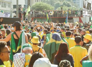 Ato em São Paulo pede anistia a Bolsonaro e exalta Trump