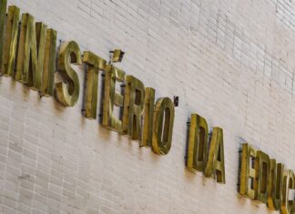 MEC lança curso de 180 horas para professores do ensino médio público