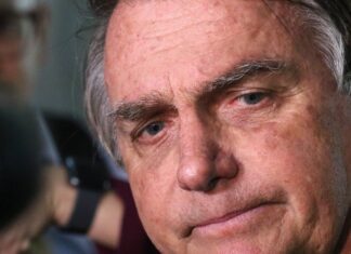 Bolsonaro é submetido à cirurgia para tratamento de hérnia bilateral