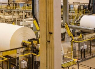 Indústria completa 10 meses de pessimismo, apesar de alta na confiança