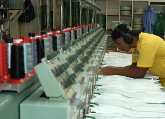 Indústria recua 0,2% de junho pra julho; 13 atividades tiveram queda
