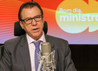 Fim da escala 6×1 depende de mobilização social, diz ministro