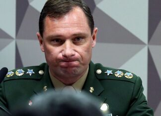 Moraes nega extinguir punição de Mauro Cid