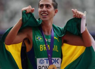Retrospectiva: esporte olímpico brasileiro fecha ano de 2025 em alta Caio Bonfim é campeão mundial dos 20 km da marcha atlética em Tóquio