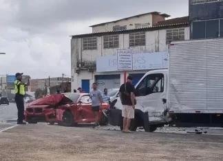 BMW De Luxo Bate Em Dois Veículos Na Orla De Salvador