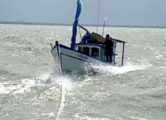 Pescadores São Resgatados Após Cinco Dias à Deriva No Sul Da Bahia
