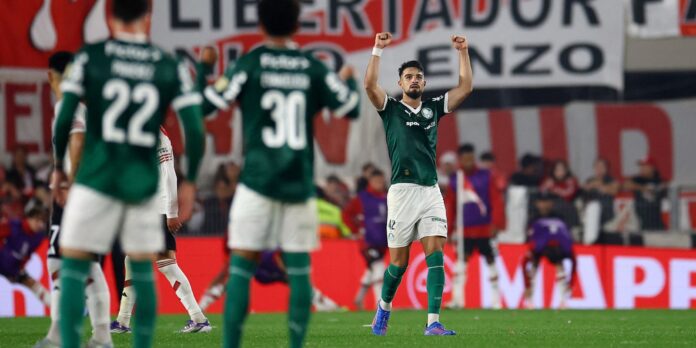 Palmeiras supera pressão e derrota River no Monumental de Núñez