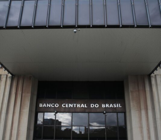 Copom decide Selic em meio a guerra e inflação acelerando