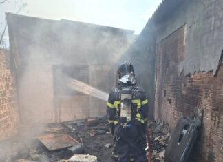 Bombeiros Combatem Incêndio Em Oficina Mecânica às Margens Da BR 020