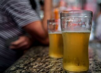 Senado aprova aumento de pena por dar álcool ou drogas a crianças